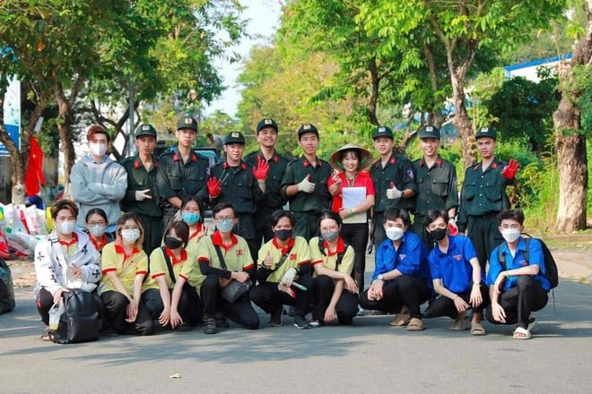 Ánh sáng từ những bước chân - Ảnh 3.