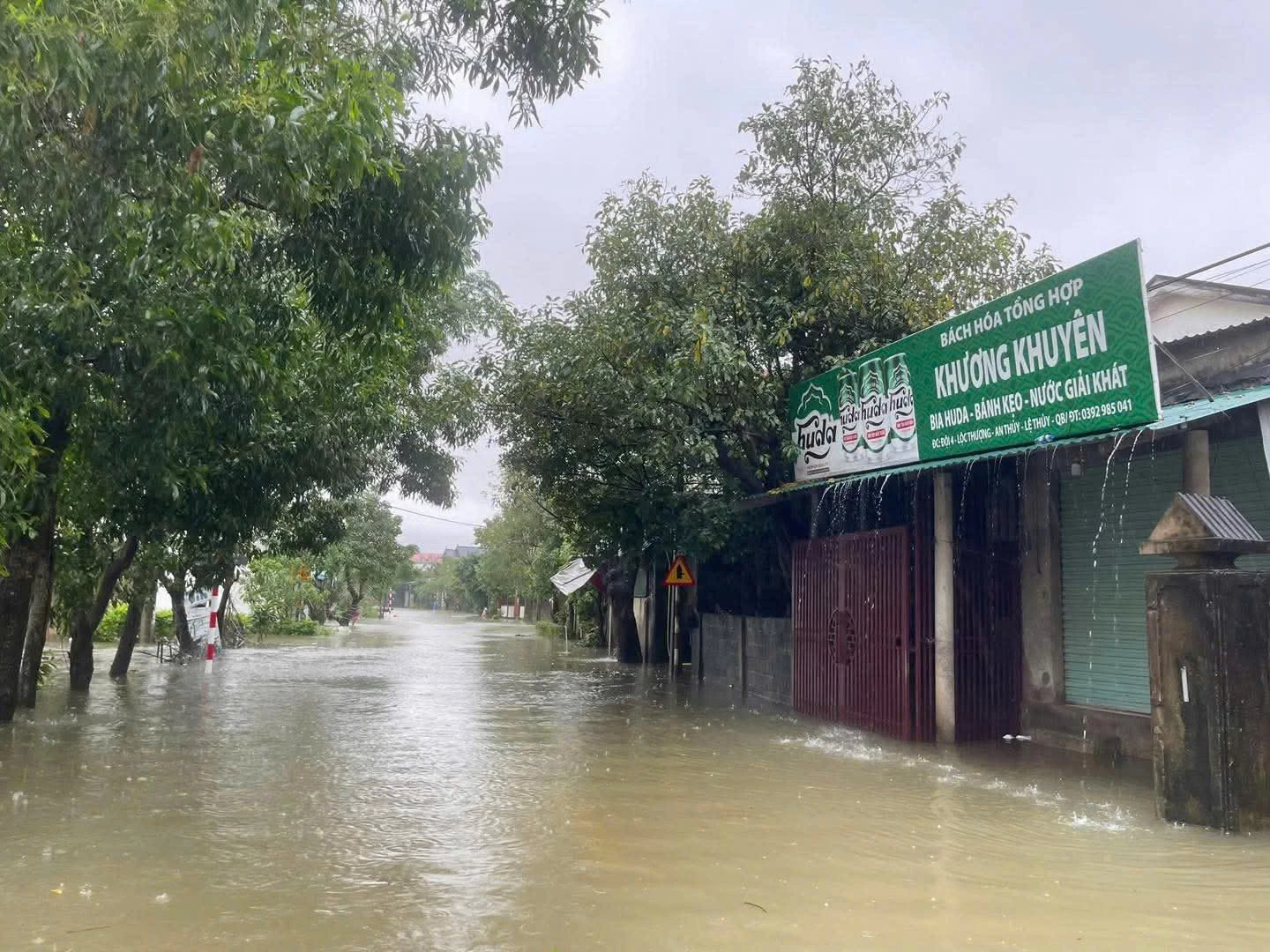 Транспортные пути в коммуне Ле Туи были затоплены 31 октября 2025 года. Фото: N.H.