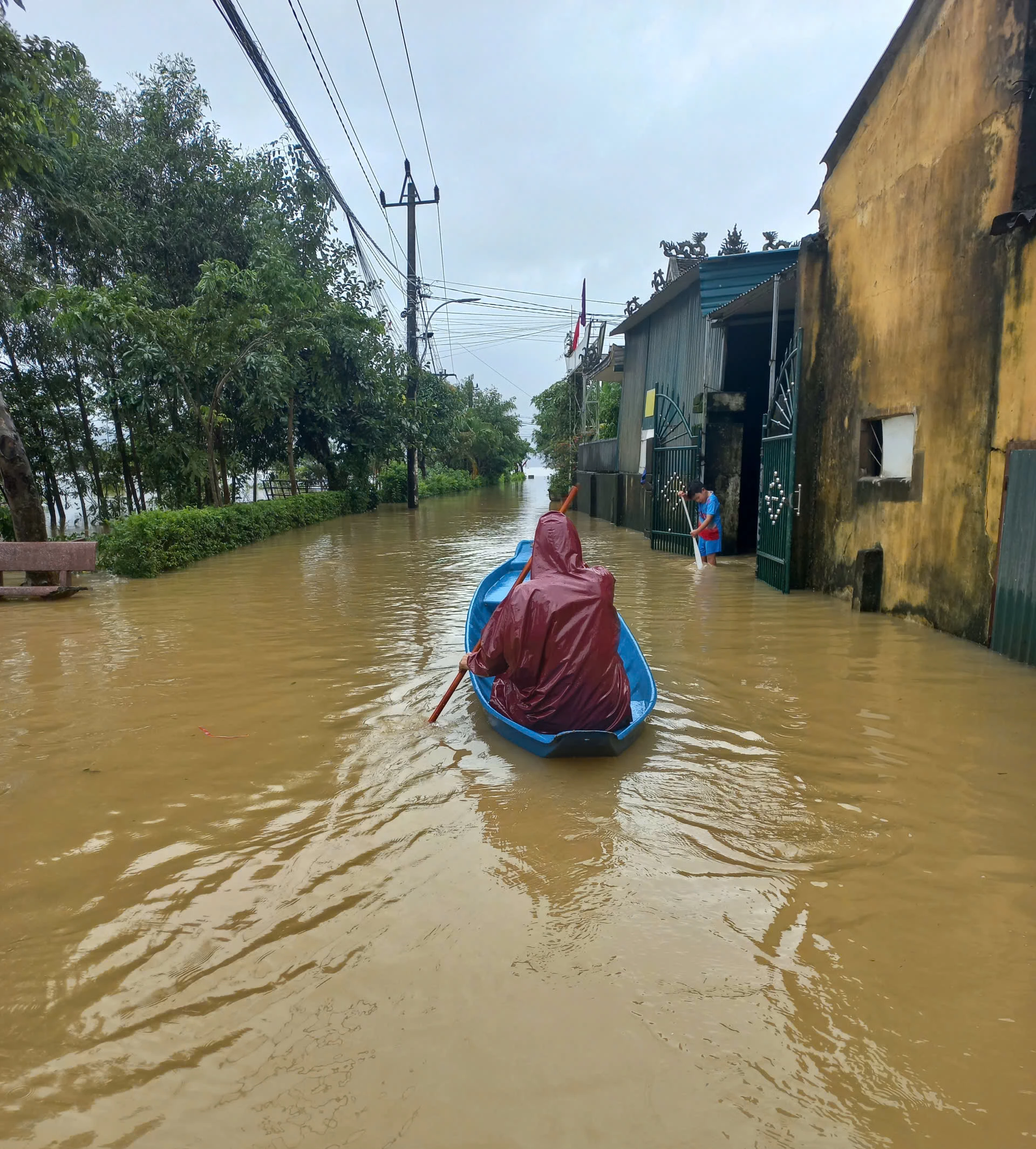 Транспортные пути в коммуне Ле Туи были затоплены 31 октября 2025 года. Фото: N.H.