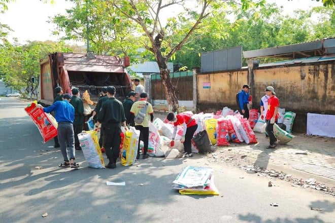 Ánh sáng từ những bước chân - Ảnh 4.