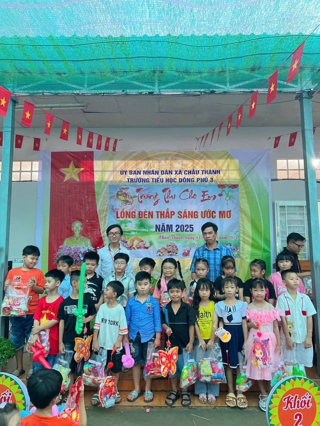 Ánh sáng từ những bước chân - Ảnh 10.