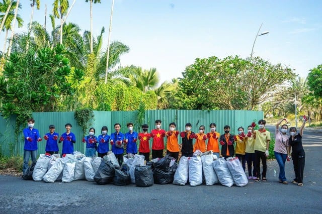 Ánh sáng từ những bước chân - Ảnh 11.