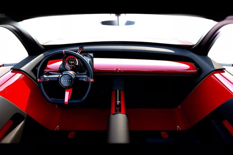 ພື້ນທີ່ພາຍໃນຍັງສືບຕໍ່ປະຕິບັດຕາມປັດຊະຍາຫນ້ອຍທີ່ສຸດ. ລົດດັ່ງກ່າວມີພວງມາໄລແບບຮາບພຽງຢູ່ດ້ານລຸ່ມ, ເປັນກຸ່ມໂມງດິຈິຕອລເປັນວົງກົມ, ແຕ່ບໍ່ມີໜ້າຈໍຄວາມບັນເທີງຢູ່ກາງ – ຜູ້ໃຊ້ຈະໃຊ້ສະມາດໂຟນສ່ວນຕົວຂອງເຂົາເຈົ້າເພື່ອເຊື່ອມຕໍ່ ແລະຄວບຄຸມການທໍາງານຂອງລົດ. 7-485.jpg