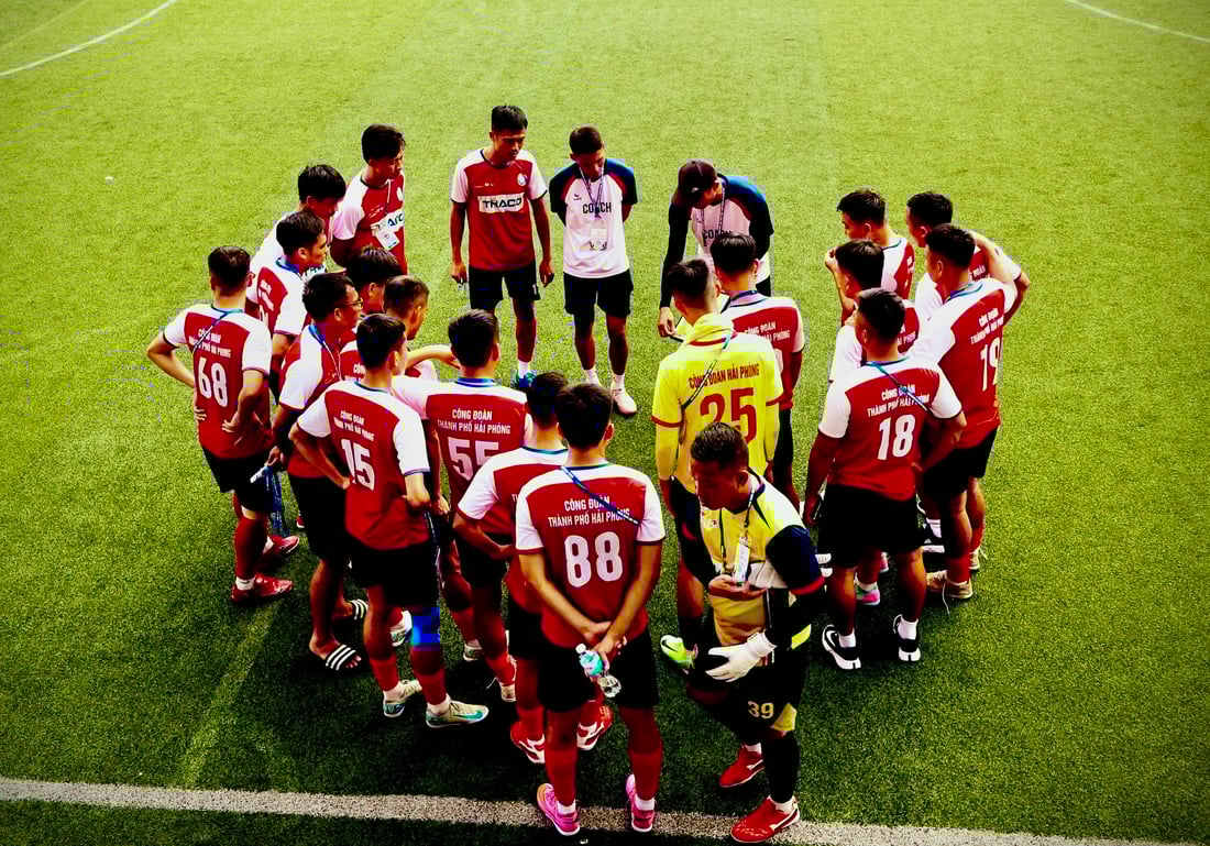 ការប្រកួតកីឡាបាល់ទាត់កម្មករ និងមន្ត្រីរាជការវៀតណាម ឆ្នាំ២០២៥ - រូបថត ៨.