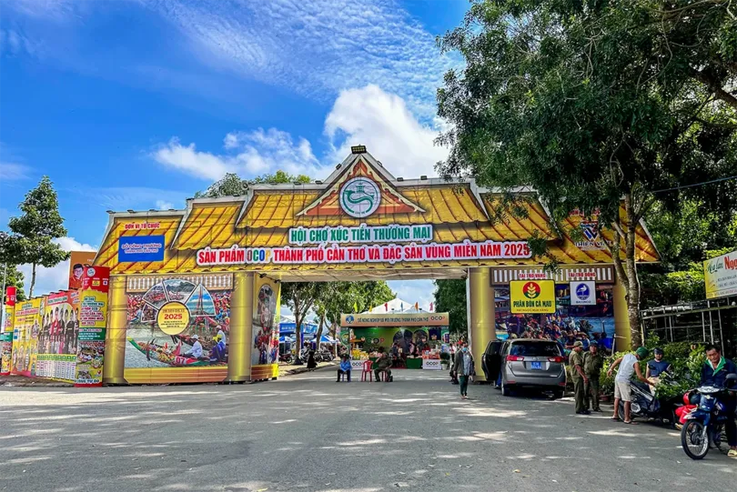 Sắc màu hội tụ tại Hội chợ Xúc tiến Thương mại sản phẩm OCOP TP Cần Thơ và đặc sản vùng miền năm 2025