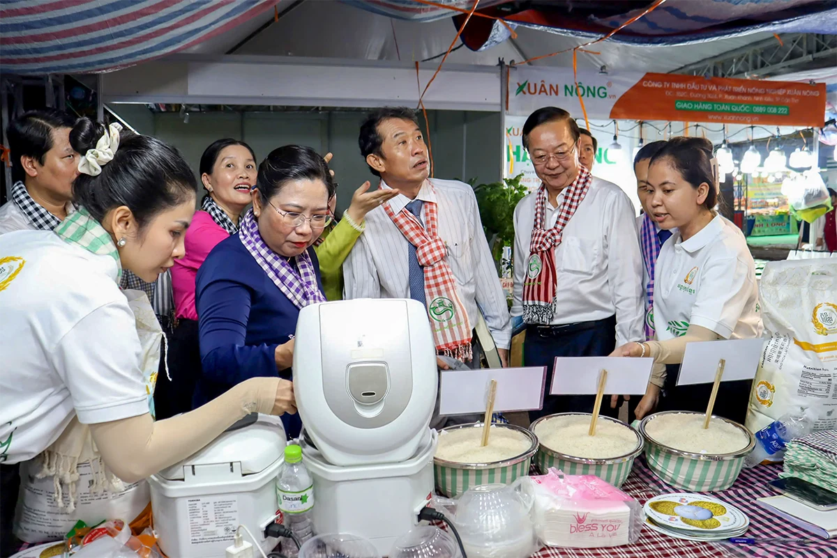 ពណ៌បានប្រមូលផ្តុំគ្នានៅពិព័រណ៍ផ្សព្វផ្សាយពាណិជ្ជកម្មនៃផលិតផល OCOP ទីក្រុង Can Tho និងឯកទេសក្នុងតំបន់ក្នុងឆ្នាំ 2025