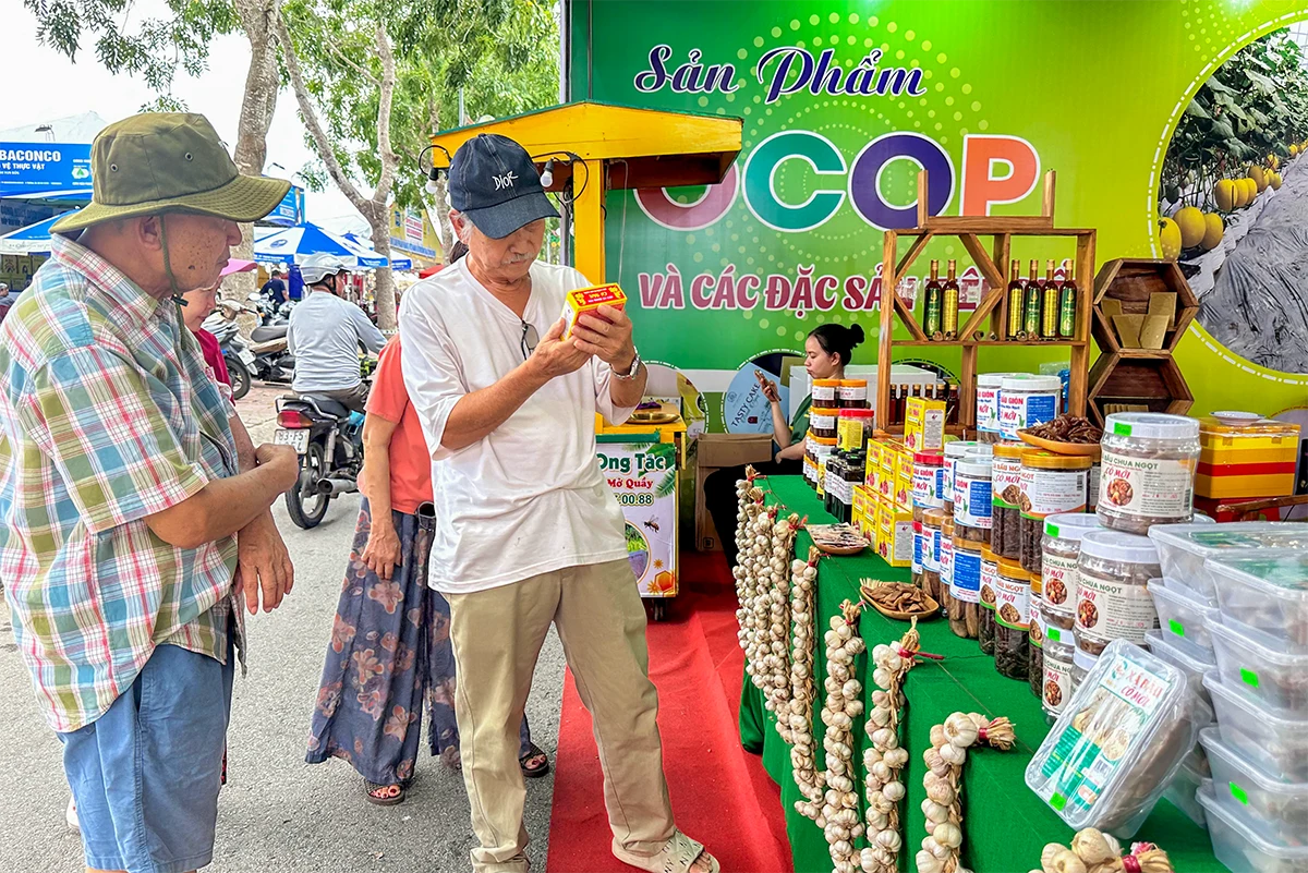 ពណ៌បានប្រមូលផ្តុំគ្នានៅពិព័រណ៍ផ្សព្វផ្សាយពាណិជ្ជកម្មនៃផលិតផល OCOP ទីក្រុង Can Tho និងឯកទេសក្នុងតំបន់ក្នុងឆ្នាំ 2025