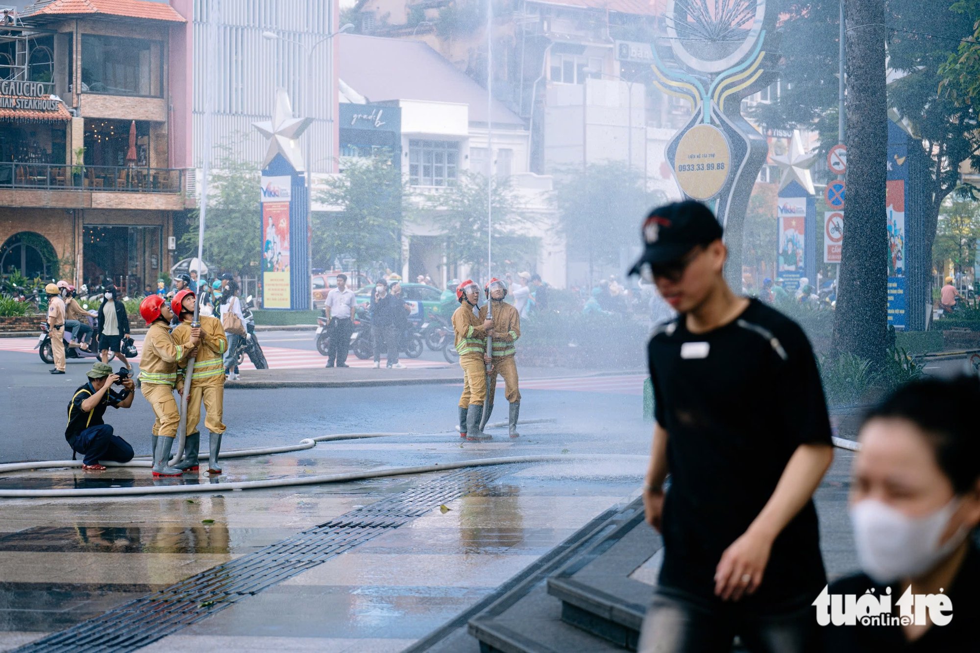 សមយុទ្ធពន្លត់អគ្គីភ័យ និងជួយសង្គ្រោះនៅអគារមជ្ឈមណ្ឌលសាយហ្គន - រូបថត ៧.