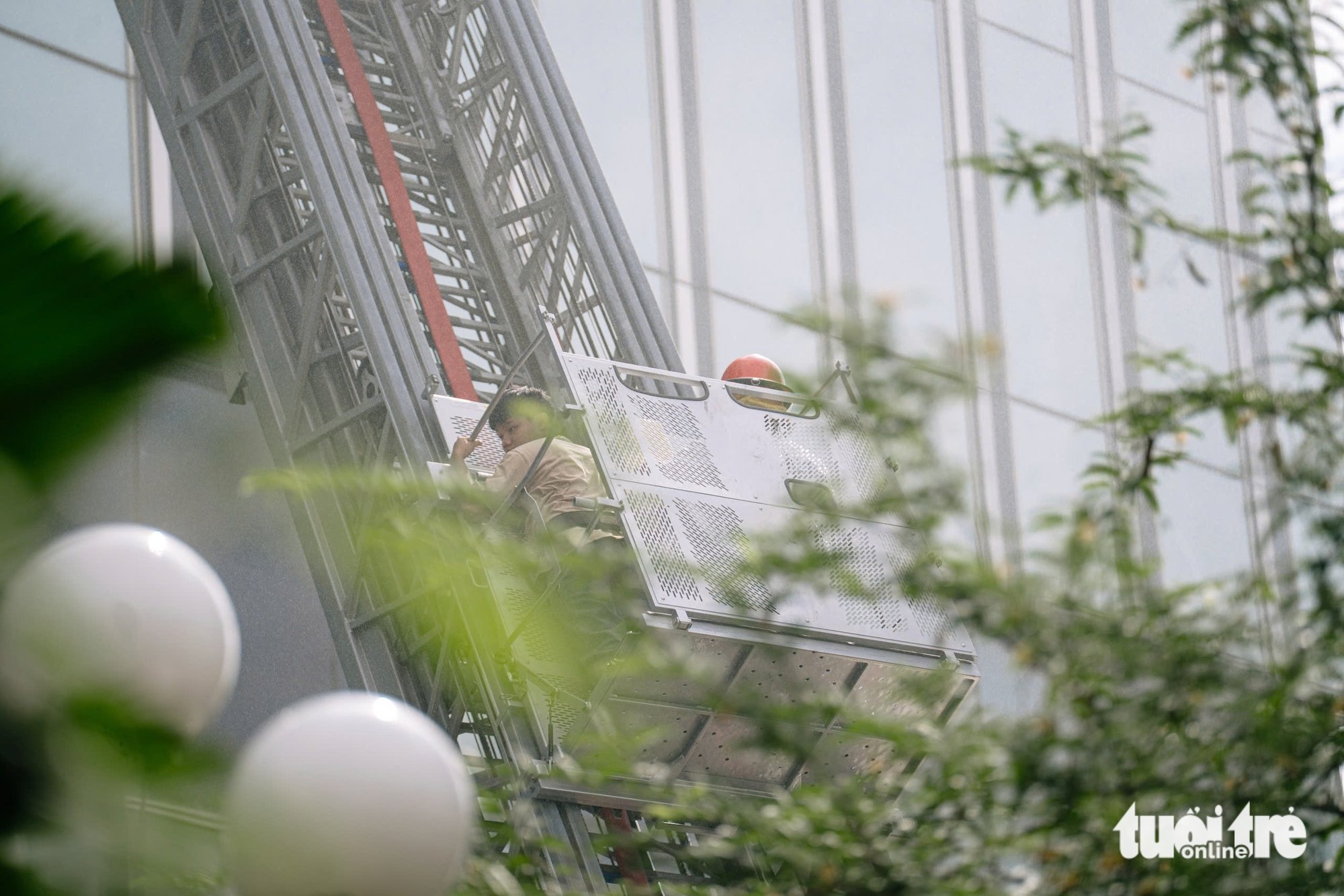 សមយុទ្ធពន្លត់អគ្គីភ័យ និងជួយសង្គ្រោះនៅអគារមជ្ឈមណ្ឌលសាយហ្គន - រូបថត ៩.