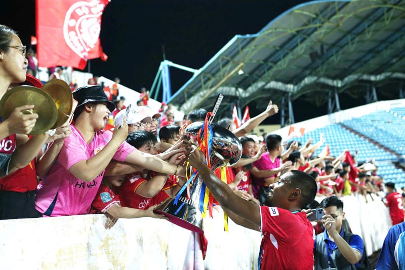 sida 18_ så db_ Polisfotbollsklubbar - nostalgi och ljus framtid -0