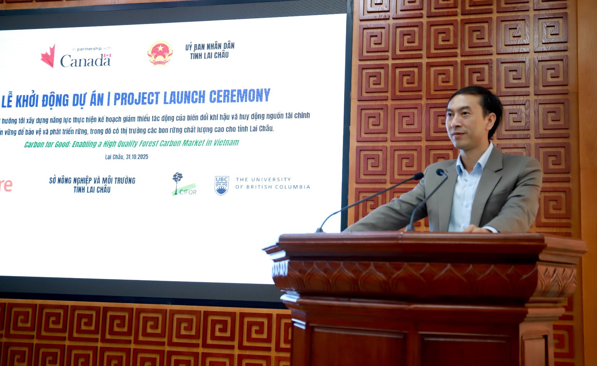 Kameraad Nguyen Thanh Dong, adjunct-directeur van het ministerie van Landbouw en Milieu, sprak tijdens de ceremonie. Đồng chí Nguyễn Thành Đồng - Phó Giám đốc Sở Nông nghiệp và Môi trường phát biểu tại buổi lễ.