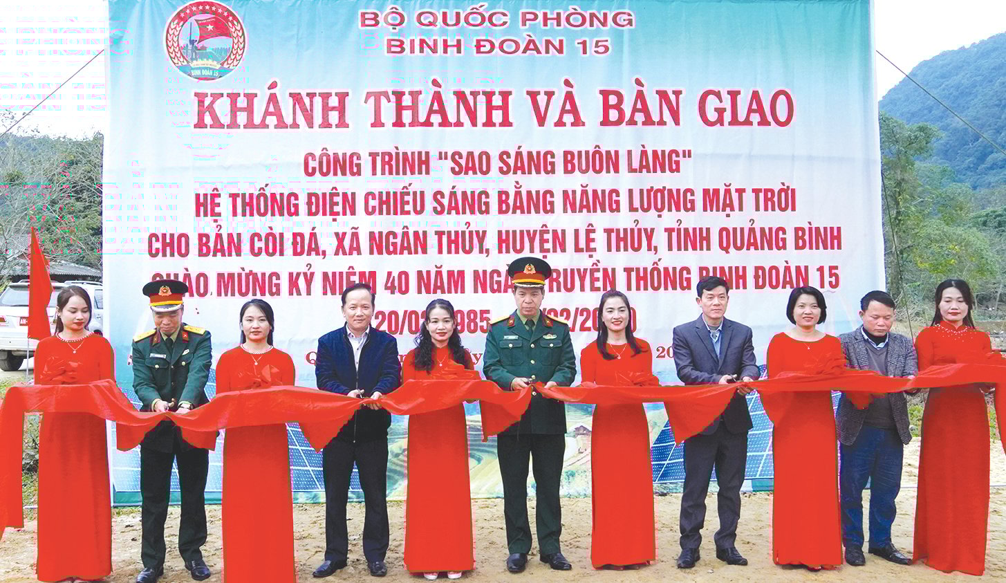 Not only ensuring socio-economic development, national defense and security, Military Economic Group 79 and Army Corps 15 also effectively implement social security programs in mountainous areas - Photo: T.Long