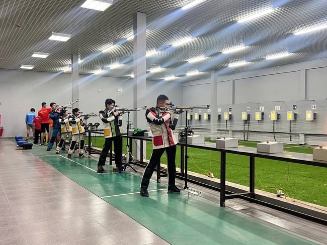 A csapatok felkészülésének ellenőrzése a 33. SEA Játékok előtt - 2. kép. Kiểm tra công tác chuẩn bị của các đội tuyển trước thềm SEA Games 33 - Ảnh 2.