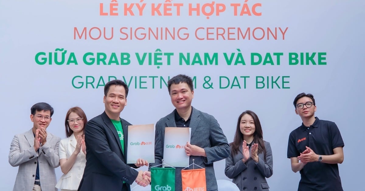 Grab Việt Nam và Dat Bike hợp tác hỗ trợ tài xế công nghệ chuyển đổi xanh