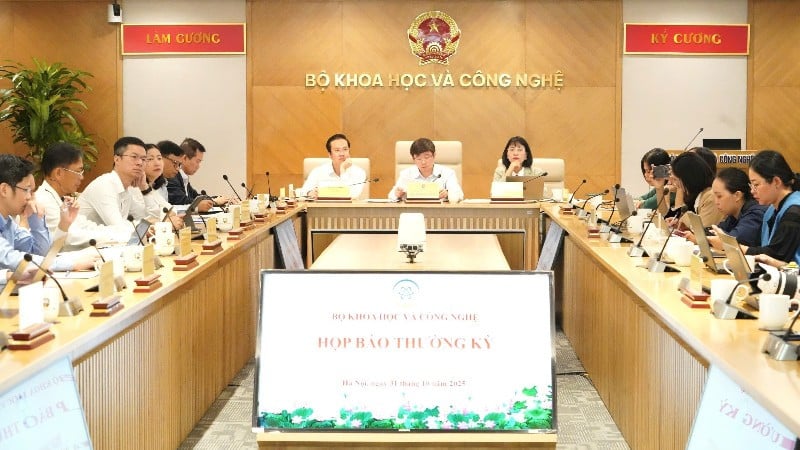 Министерство науки и технологий провело очередную пресс-конференцию в октябре 2025 года в Ханое.