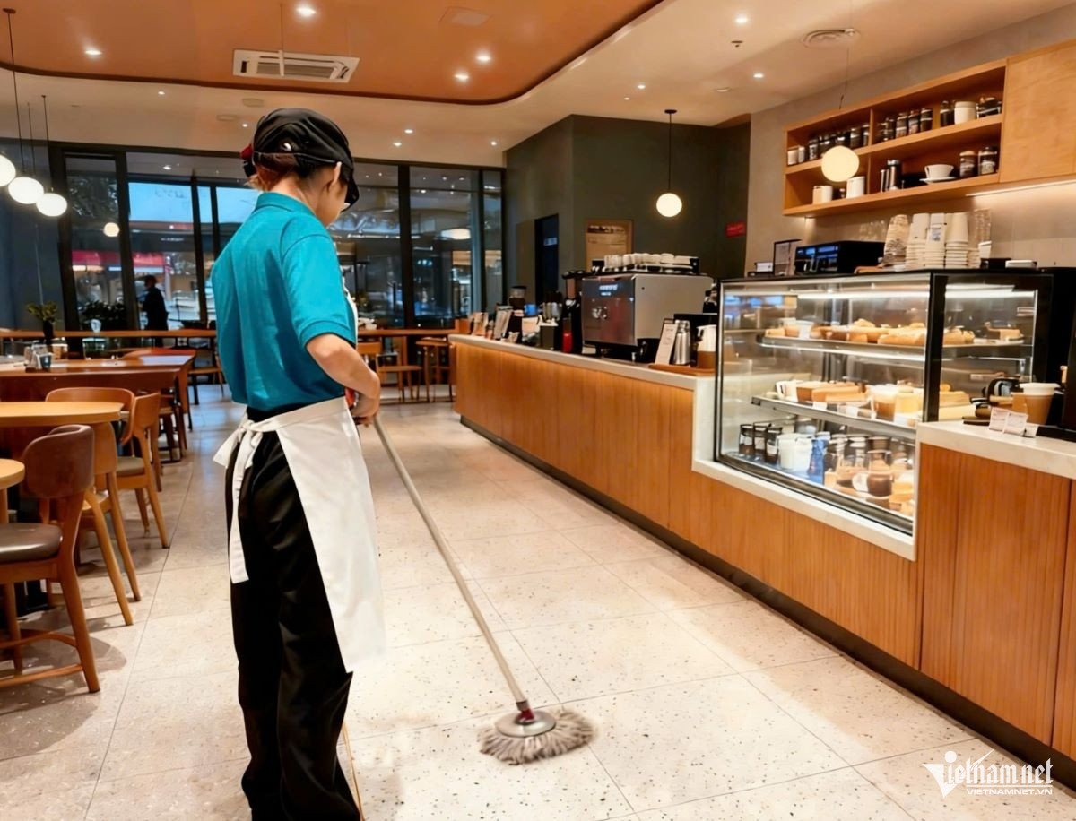 W-សិស្សធ្វើការងារបន្ថែម