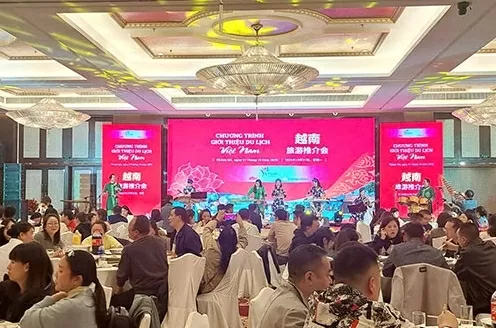Mempromosikan pariwisata Vietnam di Chengdu, Tiongkok Xúc du lịch Việt Nam tại Thành Đô, Trung Quốc