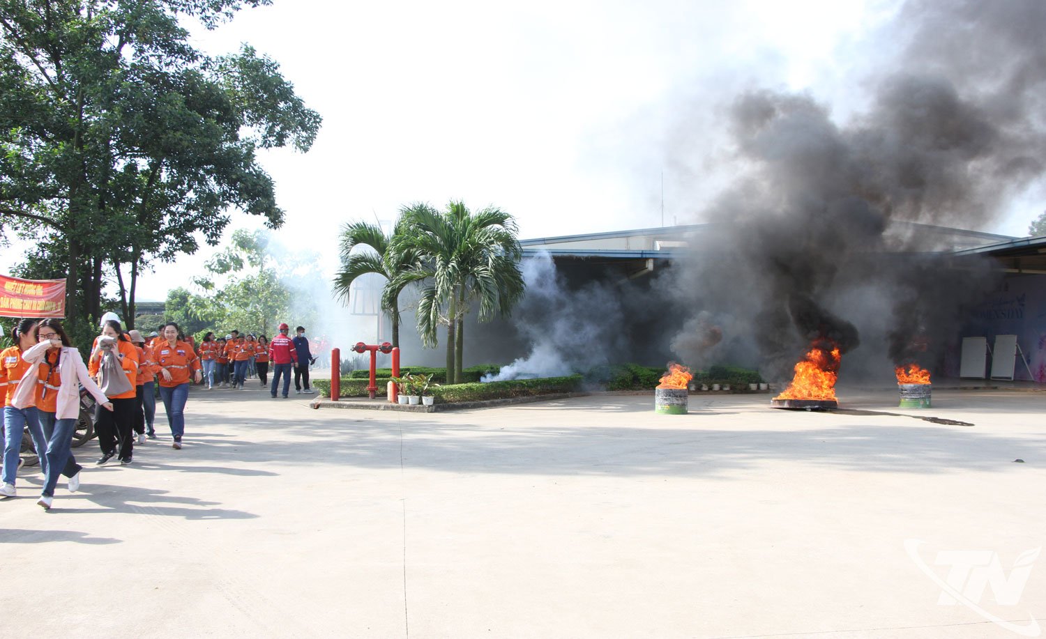 ບໍລິສັດ ນູ່ຟາວ ປະຕິບັດວຽກງານປ້ອງກັນອັກຄີໄພ, ດັບເພີງ, ແລະ ເຝິກຊ້ອມກູ້ໄພ.