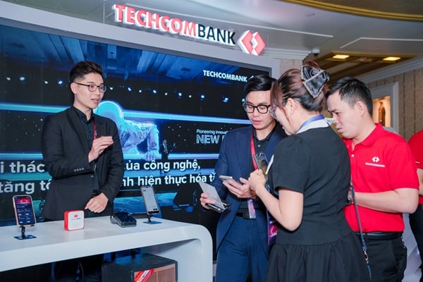 Techcombank accelererar digital transformation för kustekonomin och stöder företag och näringslivsorganisationer i Vung Tau, Tam Thang, Rach Dua, Ho Chi Minh-staden-2.jpg