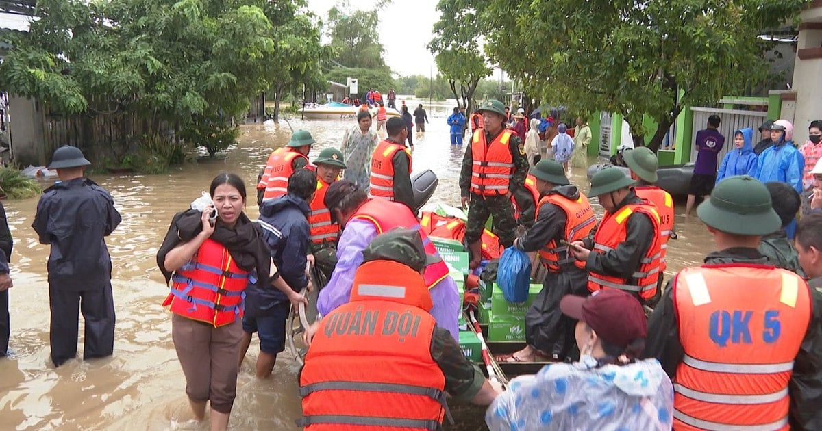 Tổng lực ứng cứu nhân dân vùng lũ