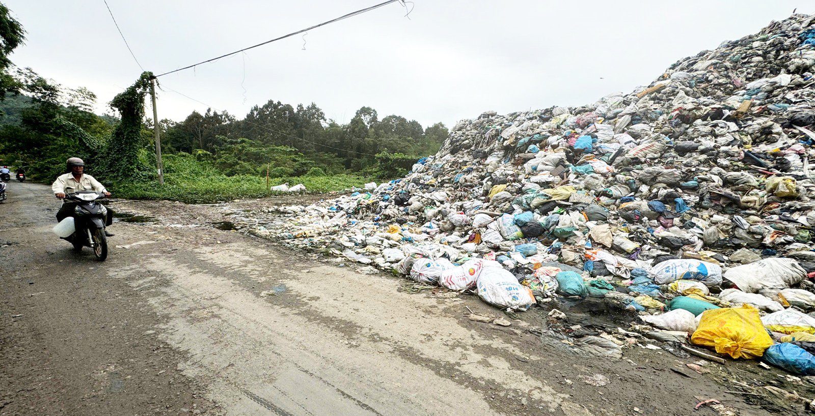 Túlterhelés és szennyezés kezelése az An Tuc hulladéklerakóban
