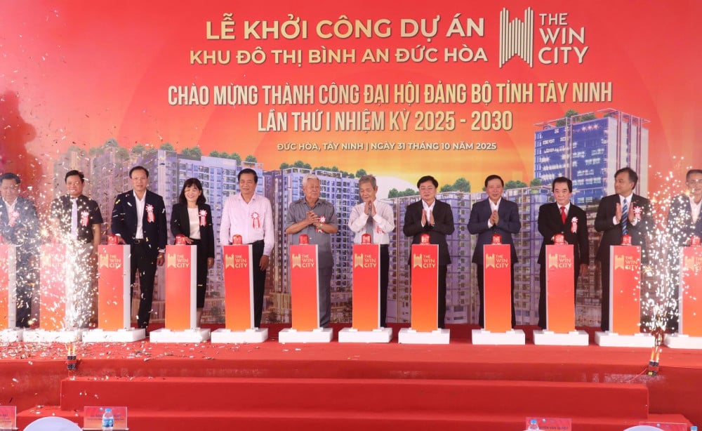 Spadtagsceremoni för stadsprojektet Binh An Duc Hoa (The Win City)