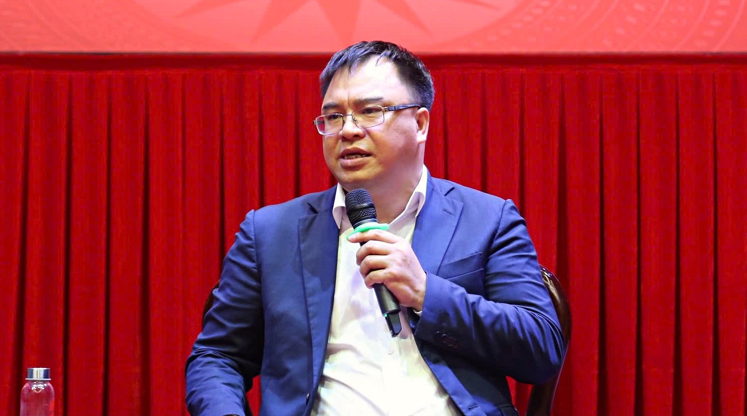 'Cán bộ xã không thiếu, nhưng thiếu người làm đúng việc'- Ảnh 1.