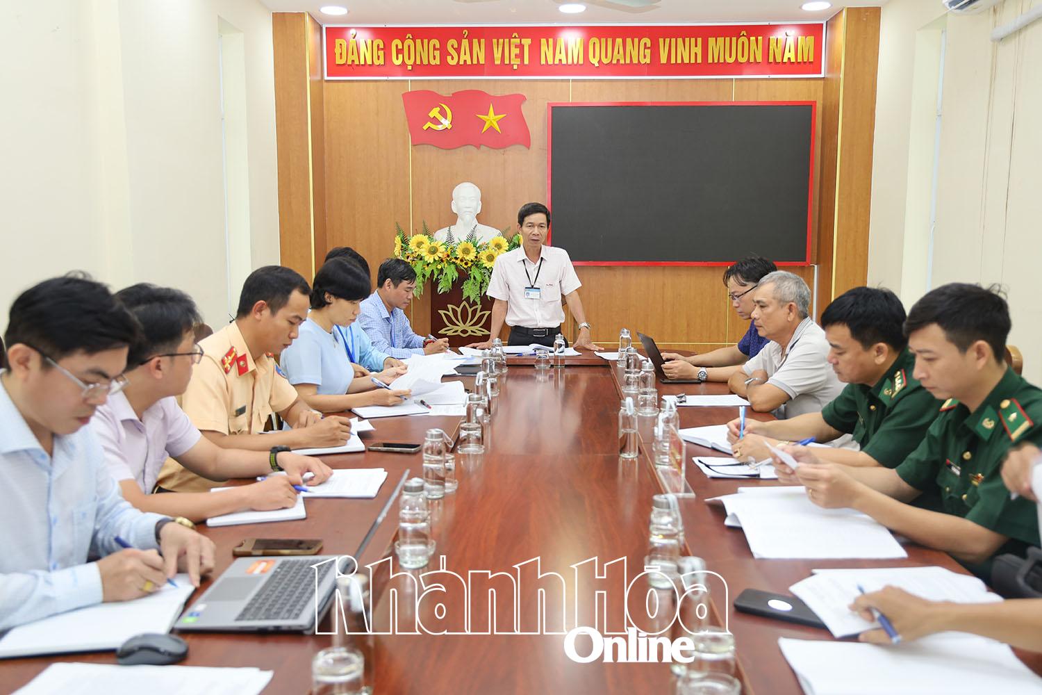 សមមិត្ត Nguyen Van Minh ប្រធានគណៈកម្មាធិការប្រជាជនវួដ បានបញ្ចប់កិច្ចប្រជុំ។