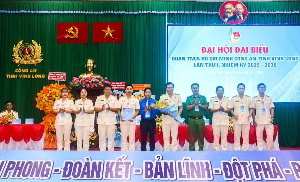 ສະເໜີຂໍ້ຕົກລົງ ແລະ ອວຍພອນໃຫ້ຄະນະຜູ້ແທນທີ່ເຂົ້າຮ່ວມກອງປະຊຸມໃຫຍ່ຂອງສະຫະພັນບັນດາຂັ້ນສູງ.