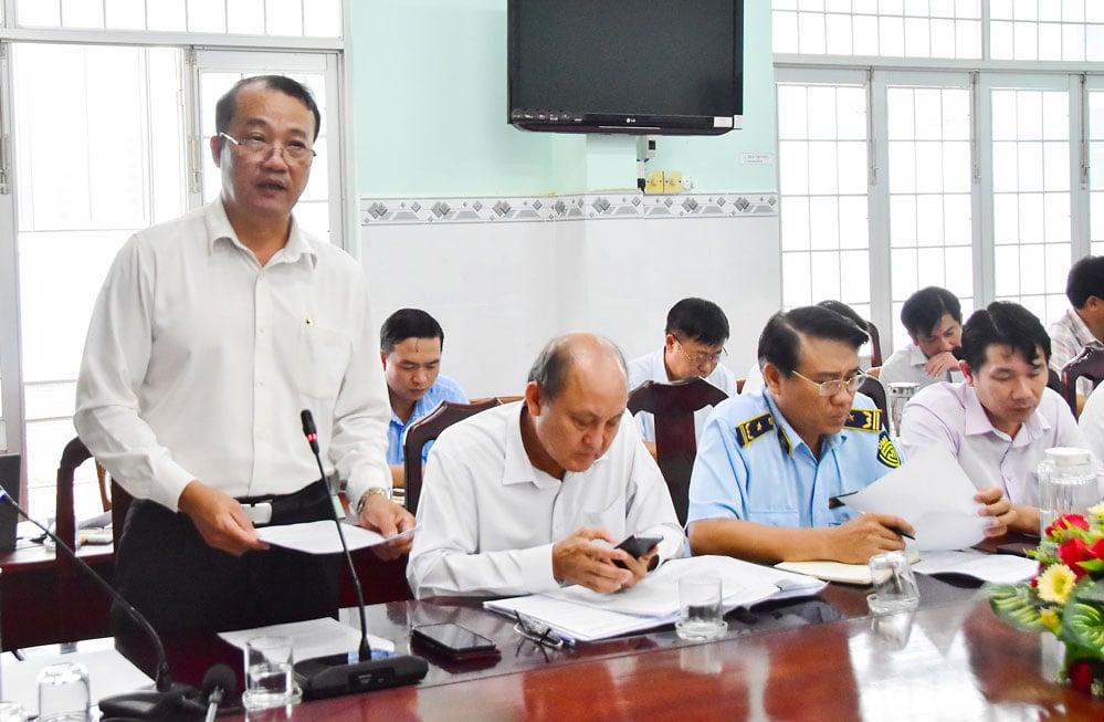 Заместитель директора Департамента сельского хозяйства и охраны окружающей среды Ле Ван Донг доложил о ситуации с эпидемией АЧС.