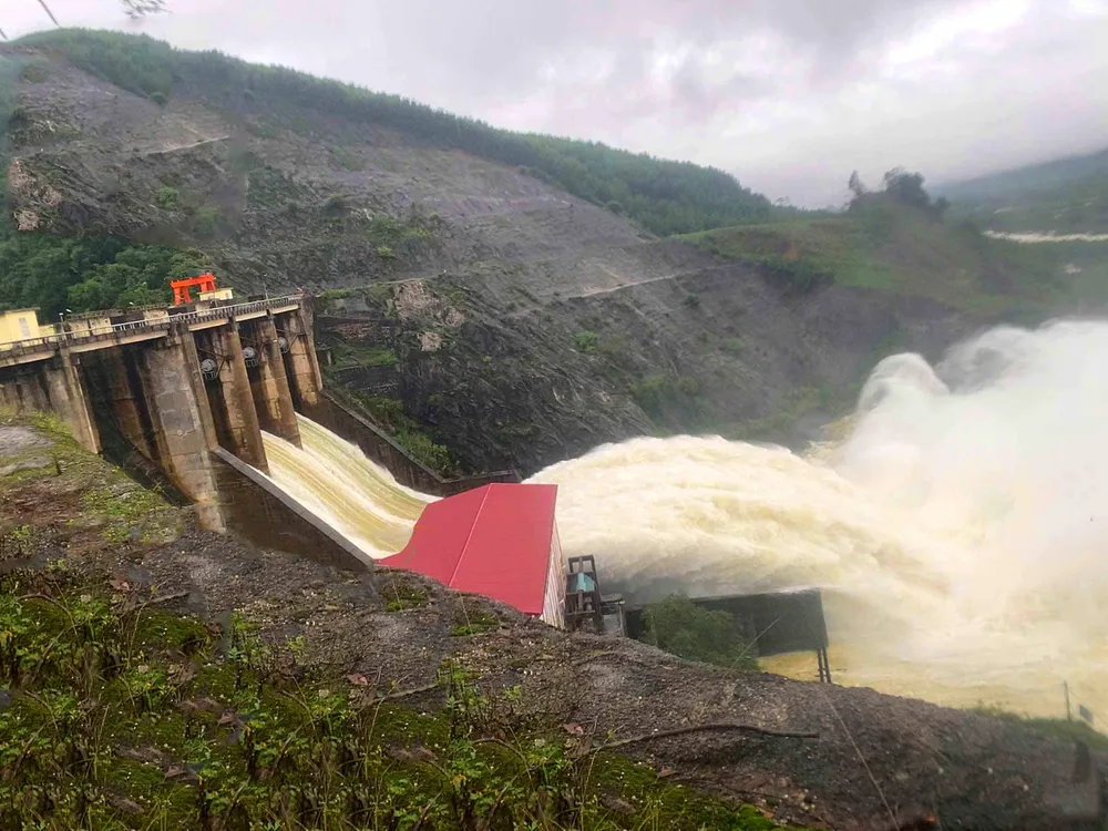 ເຂື່ອນໄຟຟ້ານ້ຳຕົກ ໂຮ້ຍອານ ແມ່ນນ້ຳຮົ່ວ.