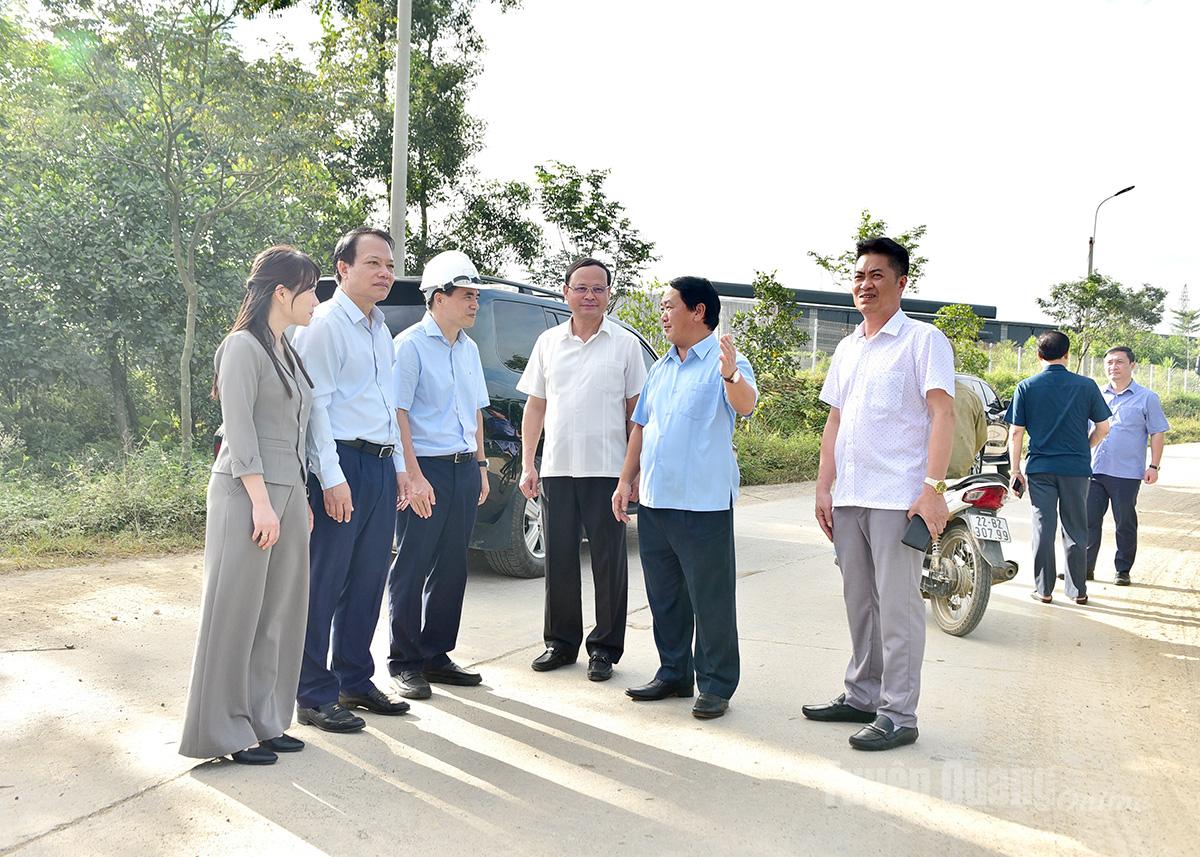 លេខាបក្សខេត្ត Hau A Lenh បានដាក់ចេញនូវលក្ខខណ្ឌតម្រូវសម្រាប់ការតម្រង់ទិសផែនការអភិវឌ្ឍន៍ប្រកបដោយចីរភាពជាមួយអ្នកវិនិយោគហេដ្ឋារចនាសម្ព័ន្ធចង្កោមឧស្សាហកម្ម An Hoa - Long Binh An នៅវួដ Binh Thuan។