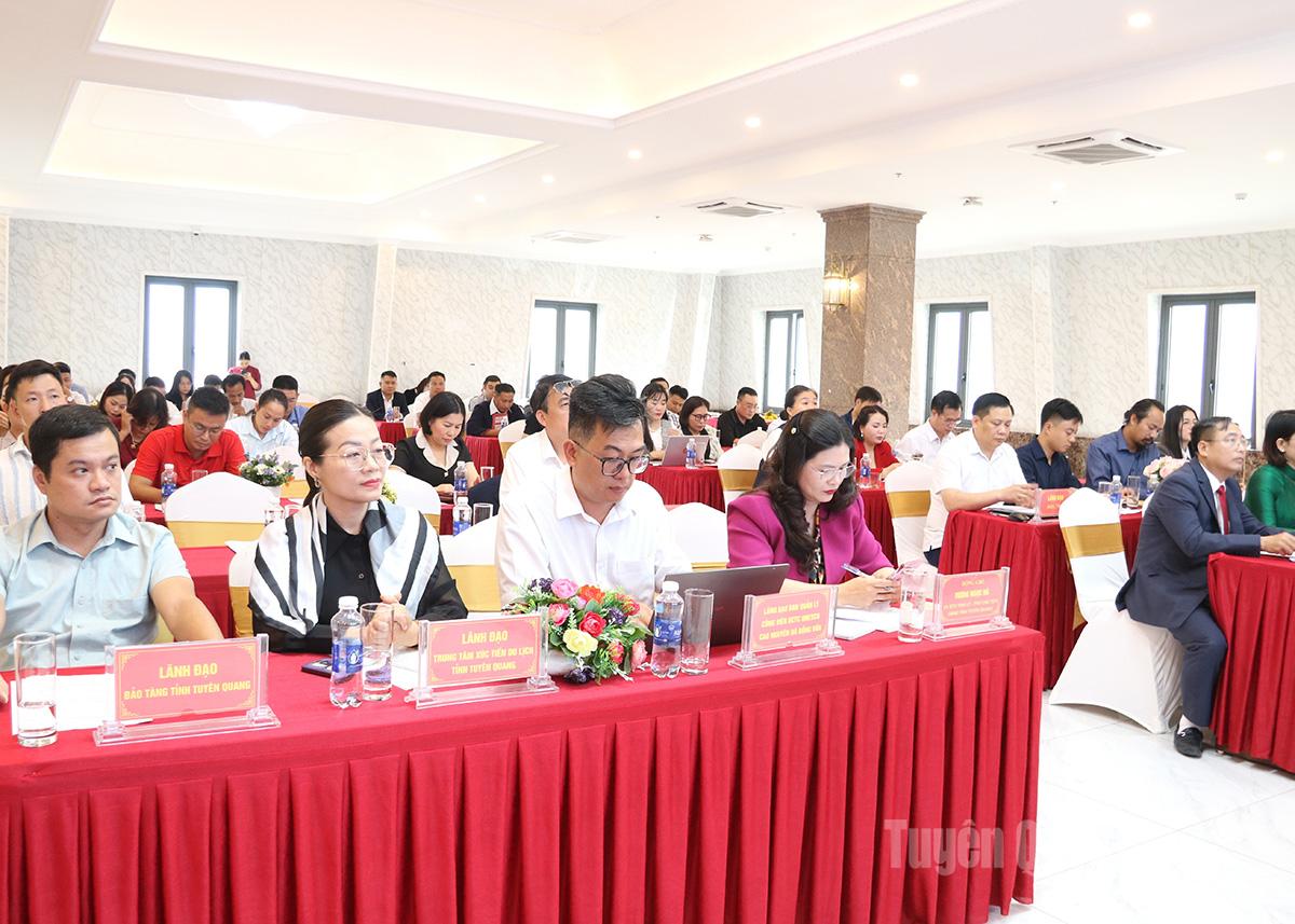 ບັນດາຜູ້ແທນເຂົ້າຮ່ວມກອງປະຊຸມ.