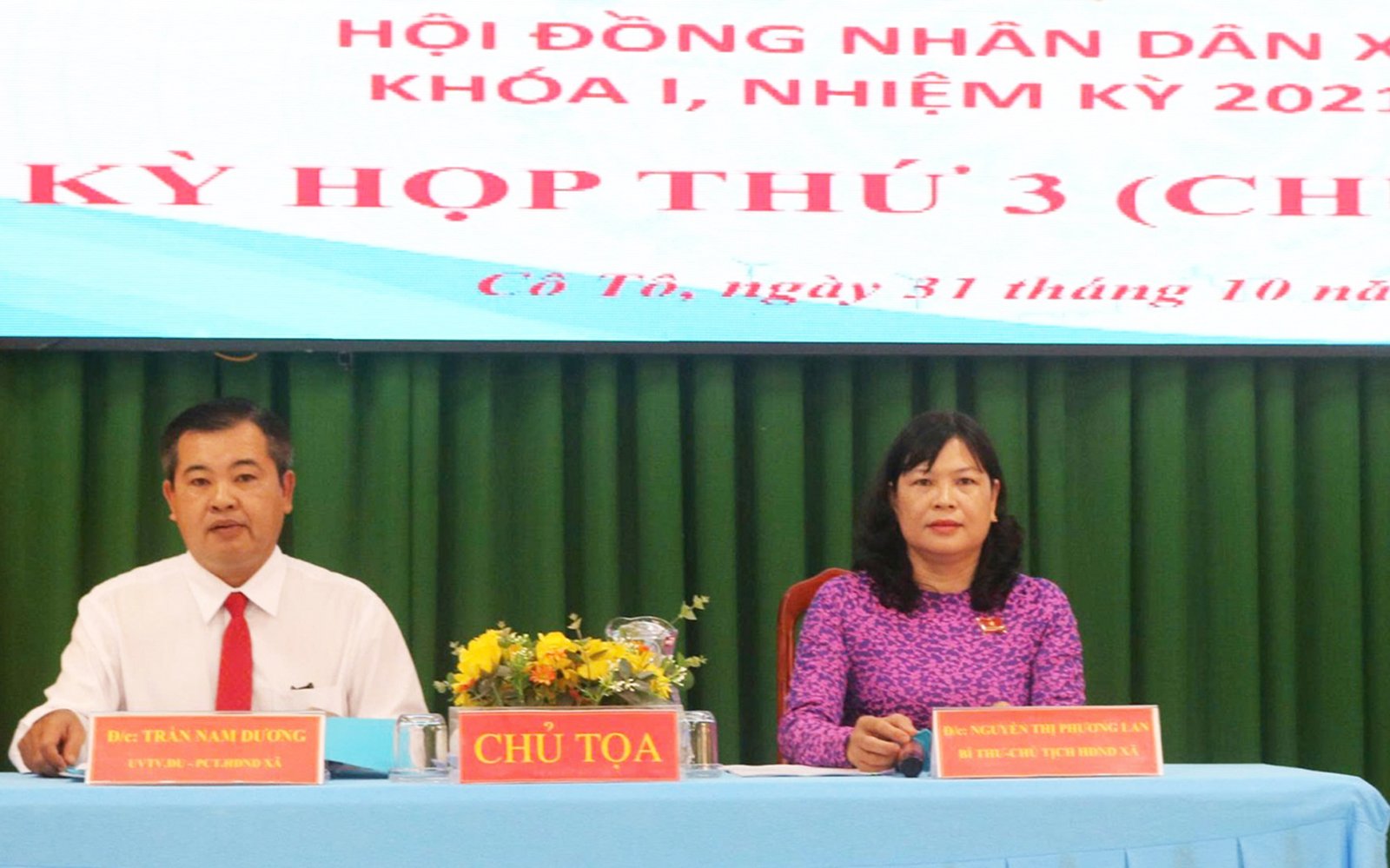 Vedtak av resolusjonen om å opprette Co To Commune Public Administration Service Center