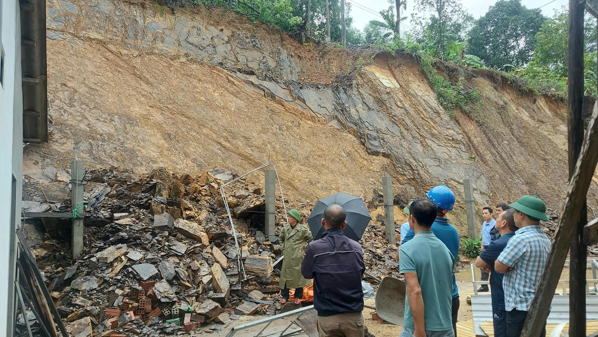 Um ponto de risco de deslizamento de terra na vila de Thuan Tien, comuna de Dong Le - Foto: Van Tu