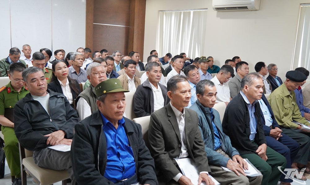 Prestigeafgevaardigden woonden de conferentie bij.