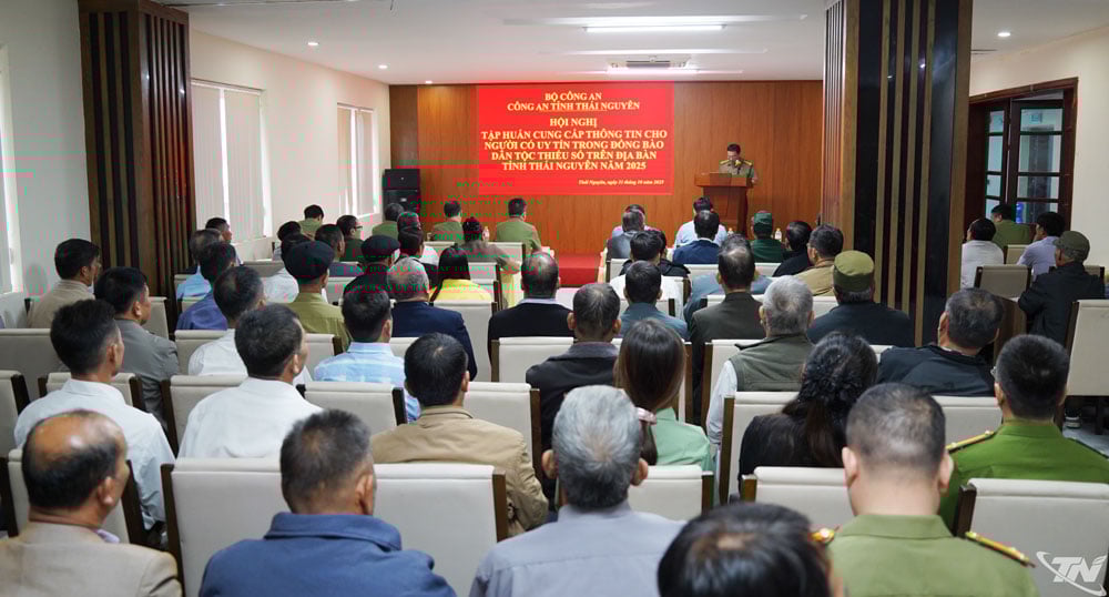 Aanwezig op de conferentie waren onder meer kolonel Thang Quang Huy, adjunct-directeur van de provinciale politie; vertegenwoordigers van de afdeling Interne Veiligheid van het ministerie van Openbare Veiligheid; vertegenwoordigers van leiders van een aantal departementen en takken en 88 afgevaardigden, vooraanstaande personen uit de hele provincie.