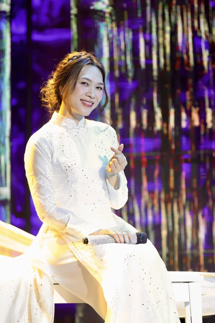 میرا ٹام دا نانگ کی حمایت کرتا ہے: ہر ایک کے لیے امن کی خواہش، ہر گھر - تصویر 2۔ Mỹ Tâm - Ảnh 2.