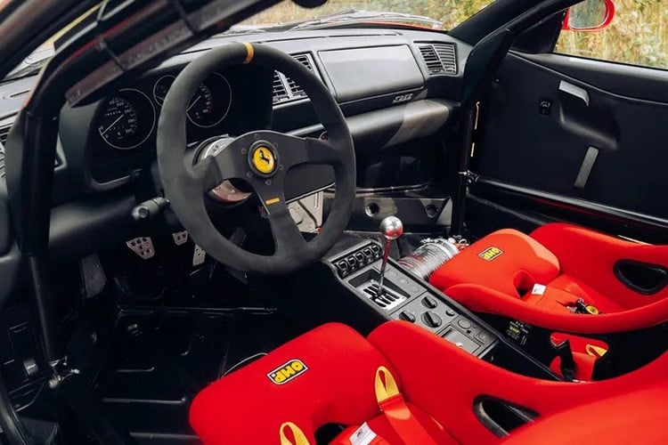 ຕາມກົດລະບຽບຂອງສິ່ງທ້າທາຍ, ເຄື່ອງຈັກບໍ່ໄດ້ຖືກປັບ, ແຕ່ສາມາດຕິດຕັ້ງດ້ວຍລະບົບລະບາຍອາກາດທີ່ມີນ້ໍາຫນັກເບົາແລະປັ໊ມດູດແຫ້ງ. 8-163.jpg