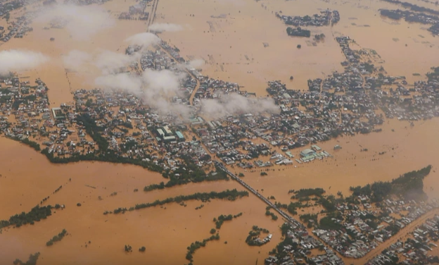 ការិយាល័យនយោបាយបានស្នើឱ្យមានការជម្នះជាបន្ទាន់នូវផលវិបាកទឹកជំនន់នៅតំបន់កណ្តាល - រូបថត ១.