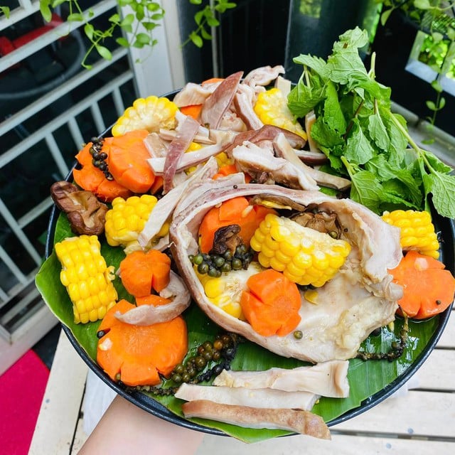 Hoe maak je heerlijke gestoomde pens met groenten, gevuld met basilicum, voor koude dagen - Foto 5. Cách làm món dạ dày hấp rau củ và nhồi húng quế thơm ngon cho ngày lạnh - Ảnh 5.