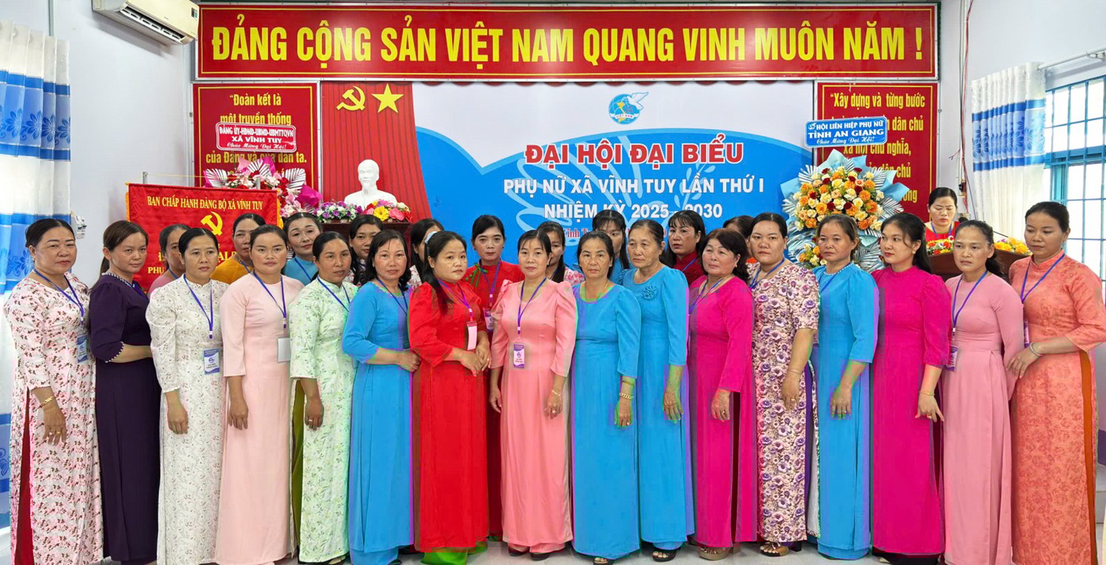 សម្ព័ន្ធនារីឃុំ Vinh Tuy ជួយ ៥៥ គ្រួសាររួចផុតពីភាពក្រីក្រ