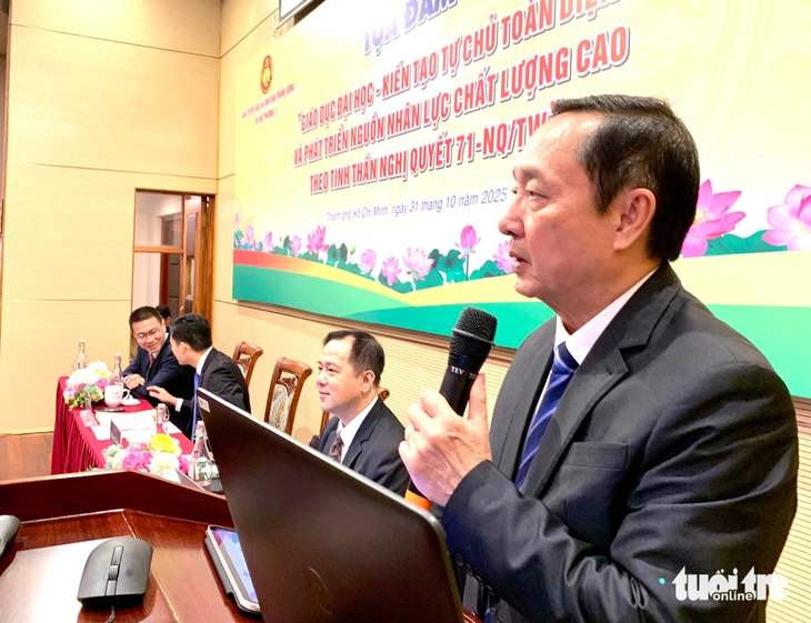 Voor een gezonde universiteit moet elke faculteit gezond zijn en moet elke persoon goed geïnvesteerd zijn - Foto 4. Để đại học khỏe, từng khoa phải khỏe, từng người phải được đầu tư tốt- Ảnh 4.