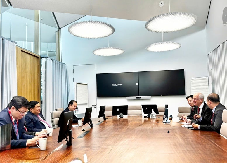 Phó Thủ tướng Nguyễn Chí Dũng thăm và làm việc với Tập đoàn AstraZeneca- Ảnh 1. Phó Thủ tướng Nguyễn Chí Dũng thăm và làm việc với Tập đoàn AstraZeneca- Ảnh 1.