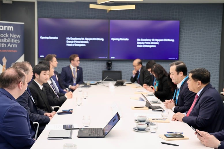 Развитие сотрудничества с ведущей британской группой в области полупроводниковых технологий - Фото 1. Thúc đẩy hợp tác với Tập đoàn công nghệ bán dẫn hàng đầu Vương quốc Anh- Ảnh 1.