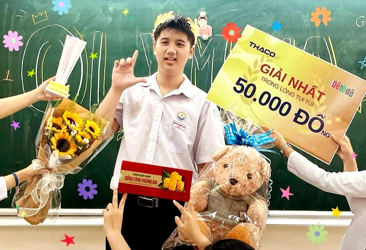 Chủ tịch tỉnh Đồng Tháp tặng bằng khen cho 'nhà leo núi' không học trường chuyên - Ảnh 1.