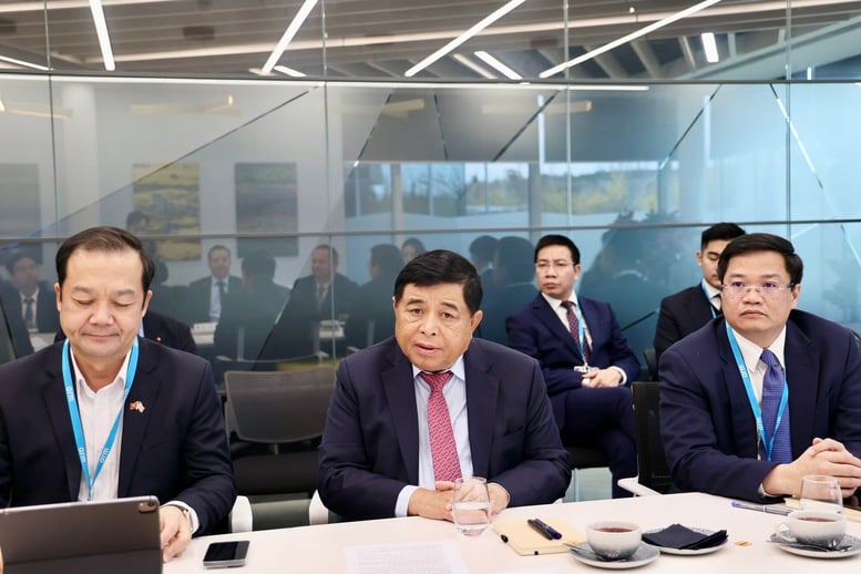 Развитие сотрудничества с ведущей британской группой в области полупроводниковых технологий - Фото 2. Thúc đẩy hợp tác với Tập đoàn công nghệ bán dẫn hàng đầu Vương quốc Anh- Ảnh 2.