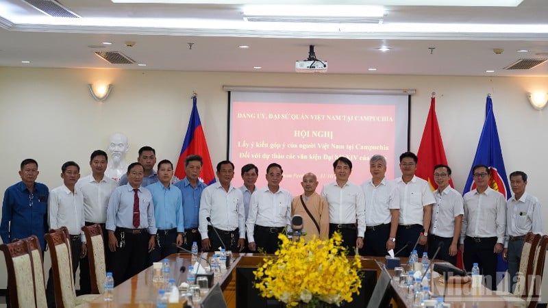 Delegatene deltok i å gi meninger og forslag på konferansen. (Foto: DINH TRUONG)