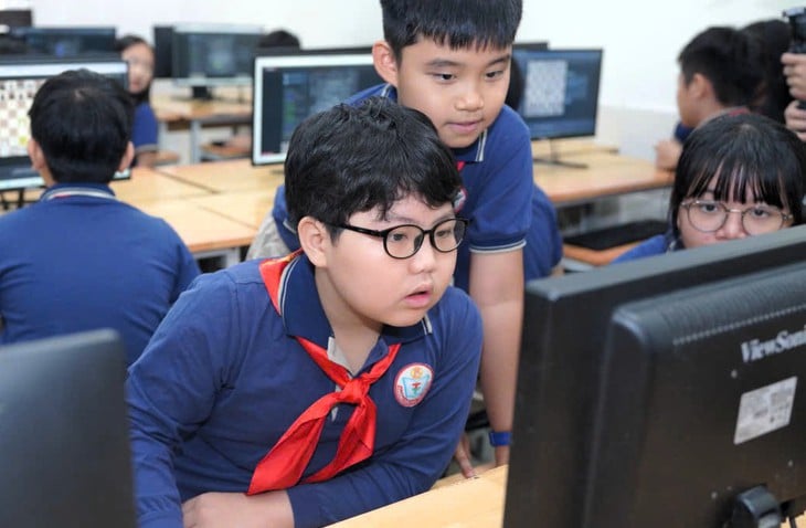 Bất ngờ giải cờ vua cho học sinh có AI làm 'huấn luyện viên' - Ảnh 1.
