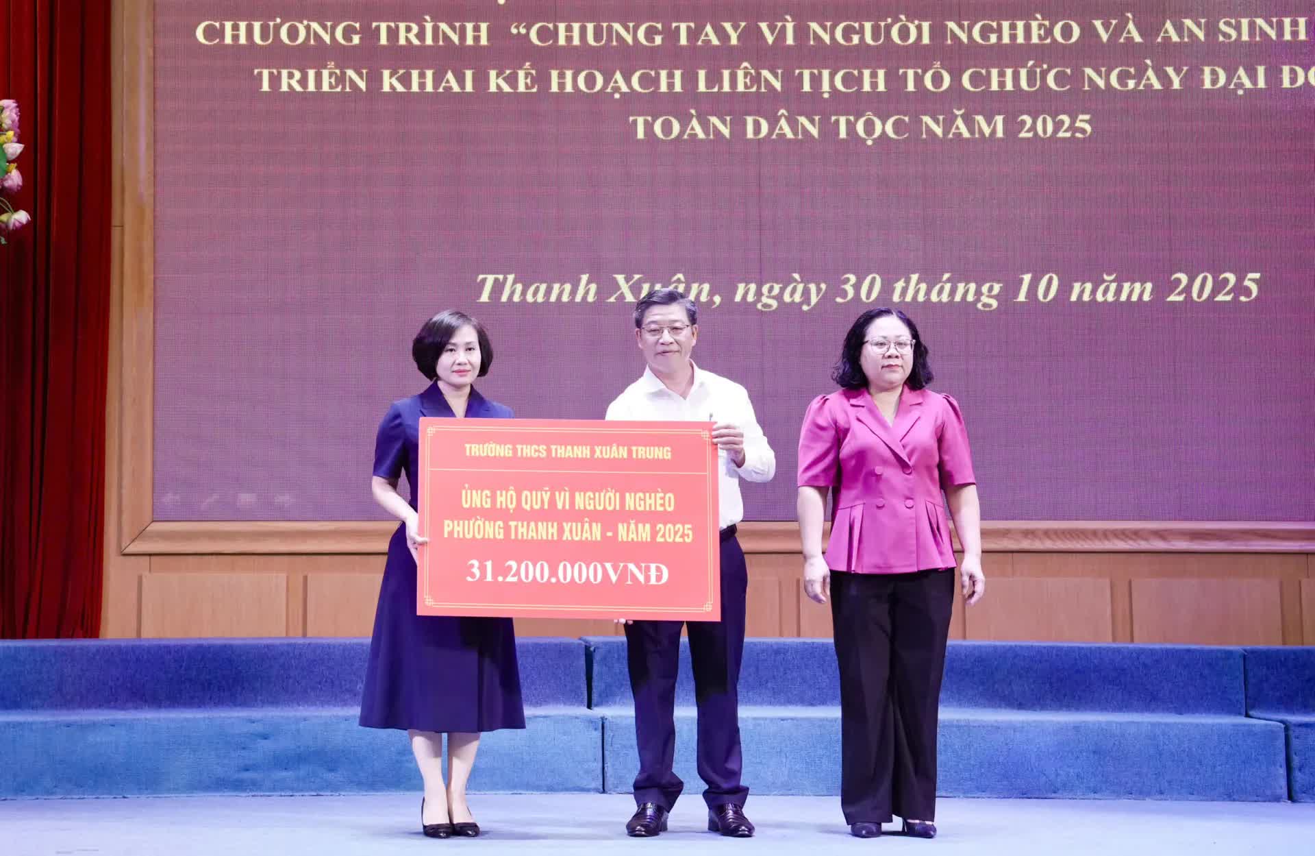 Thanh Xuan Ward សម្ពោធខែកំពូល  Phường Thanh Xuân phát động Tháng cao điểm “Vì người nghèo” năm 2025- Ảnh 2.